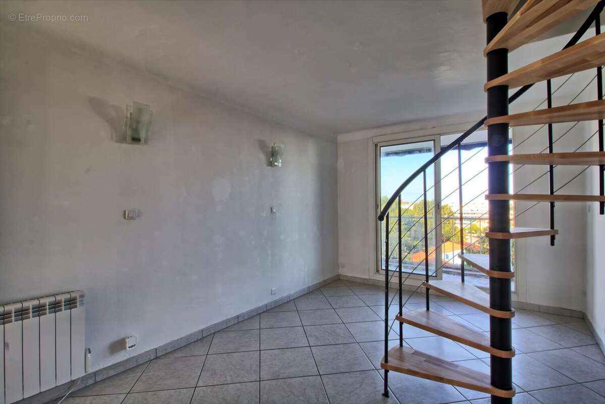 Appartement à MARSEILLE-4E