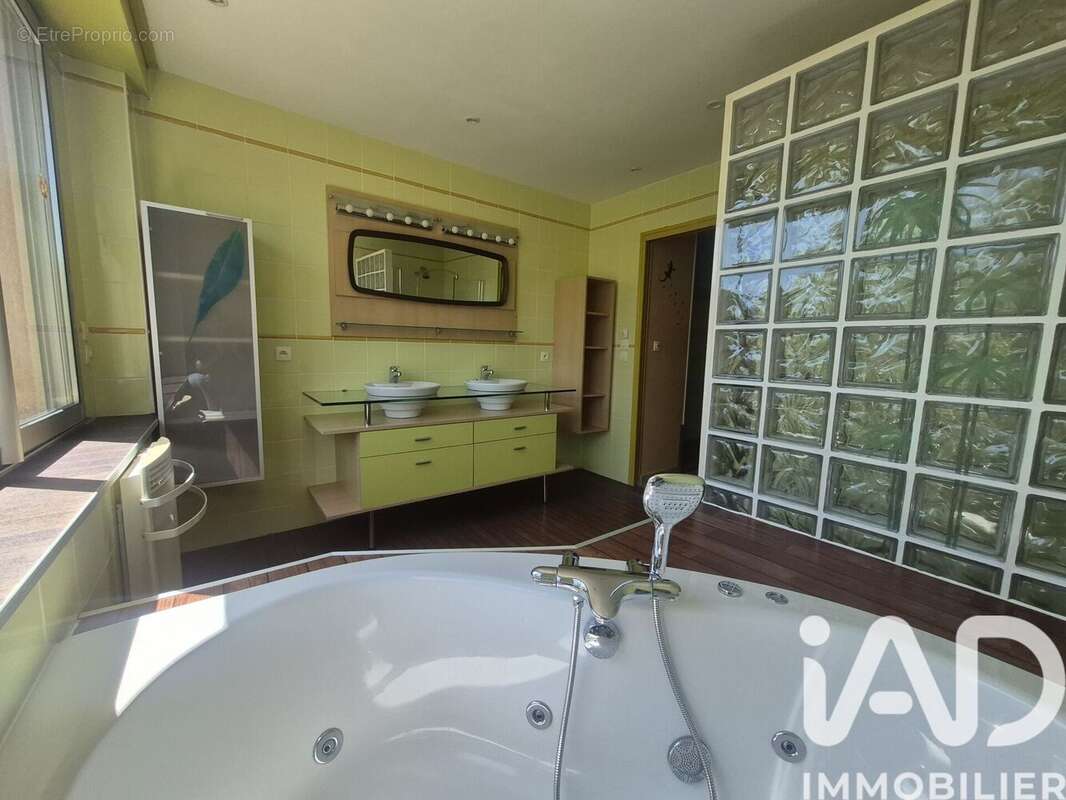 Maison 138 m² à Saint-Generoux  - photo 8