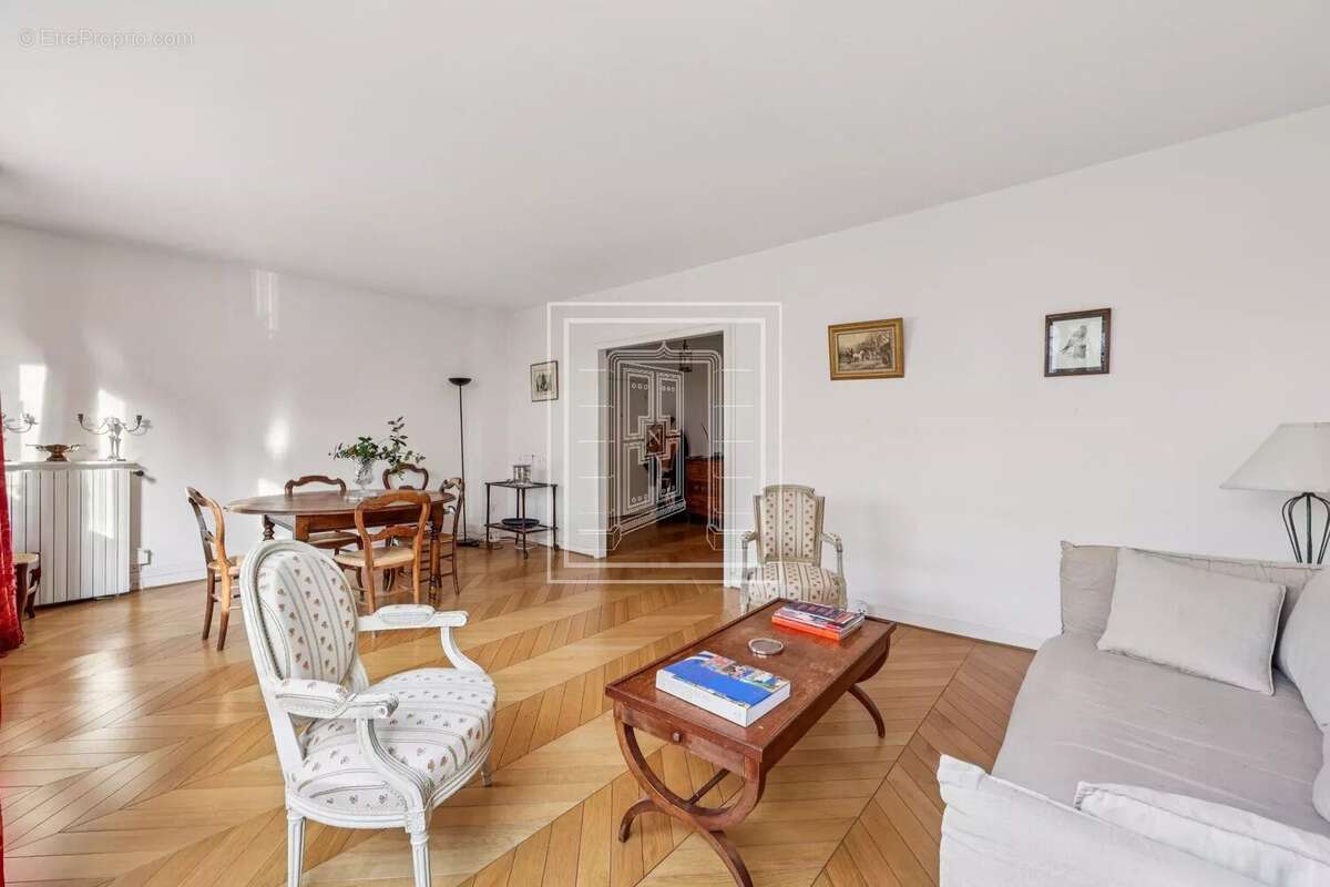 Appartement à PARIS-16E