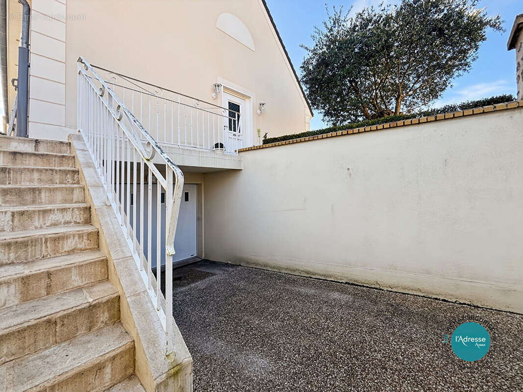 Maison à FONTENAY-LE-VICOMTE