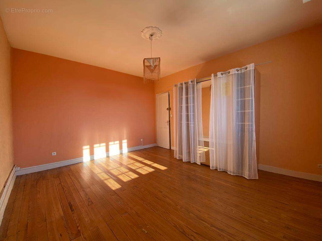 Maison à AMBARES-ET-LAGRAVE