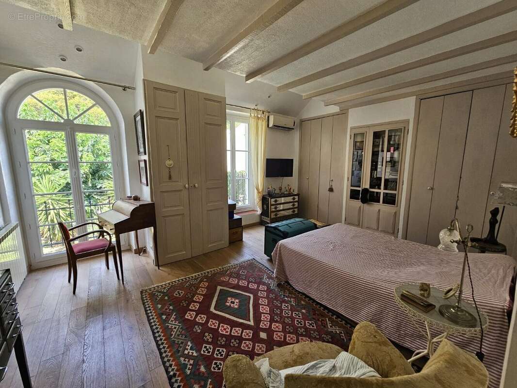 Maison de caractère, grand garage, terrasses et piscine - photo 5