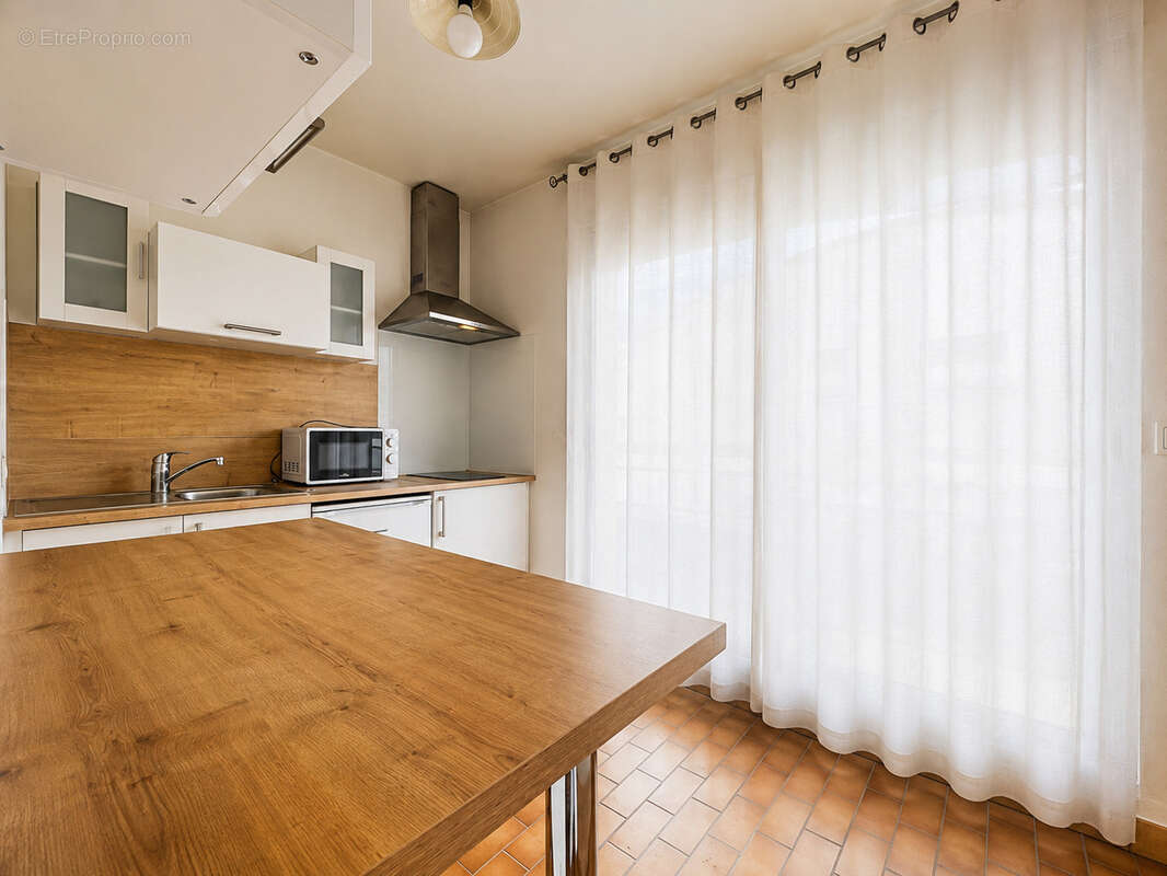 Appartement 1 pièce 31 m2   Secteur Clémenceau  Balcon, cave et parking   Beau potentiel d'aménagement - photo 2