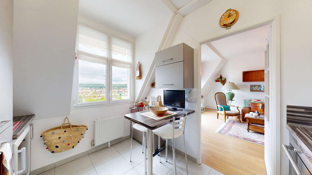 Appartement à LES CLAYES-SOUS-BOIS