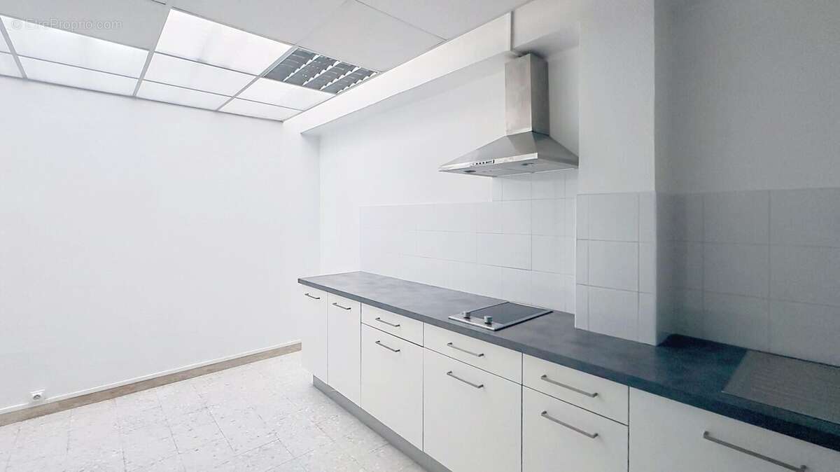 Photo 7 - Commerce à LE CANNET