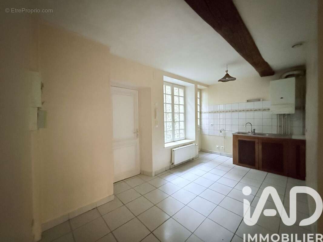 Appartement 500 m² à Sedan  - photo 8