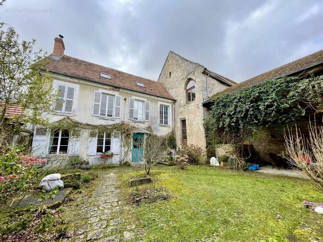 Maison à BRUYERES-ET-MONTBERAULT