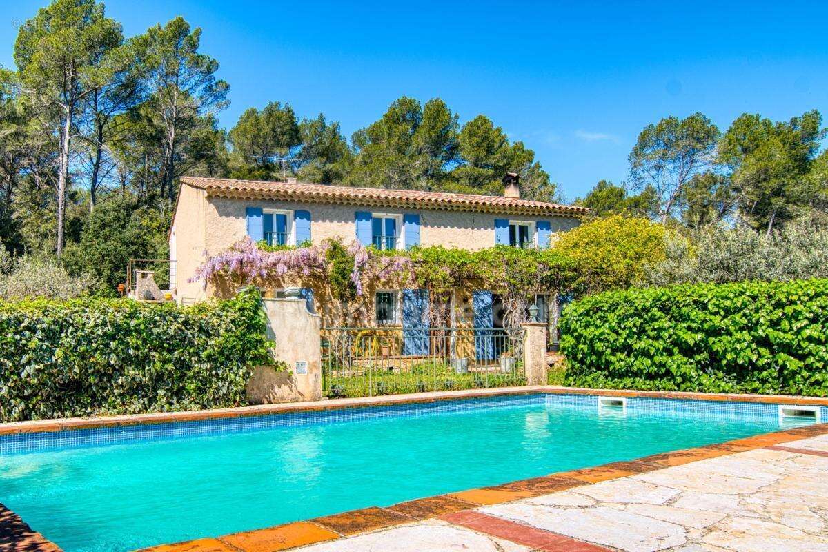 Superbe Villa de 8 Pièces à Cotignac (83) – 182 m² habitables avec piscine, sur 2500 m² de terrain paysager - photo 3