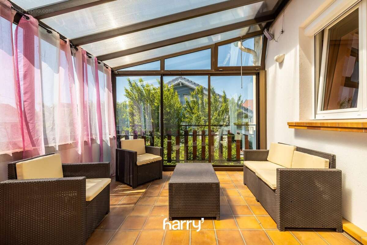 Maison 260 m² à Chaffois  - photo 6