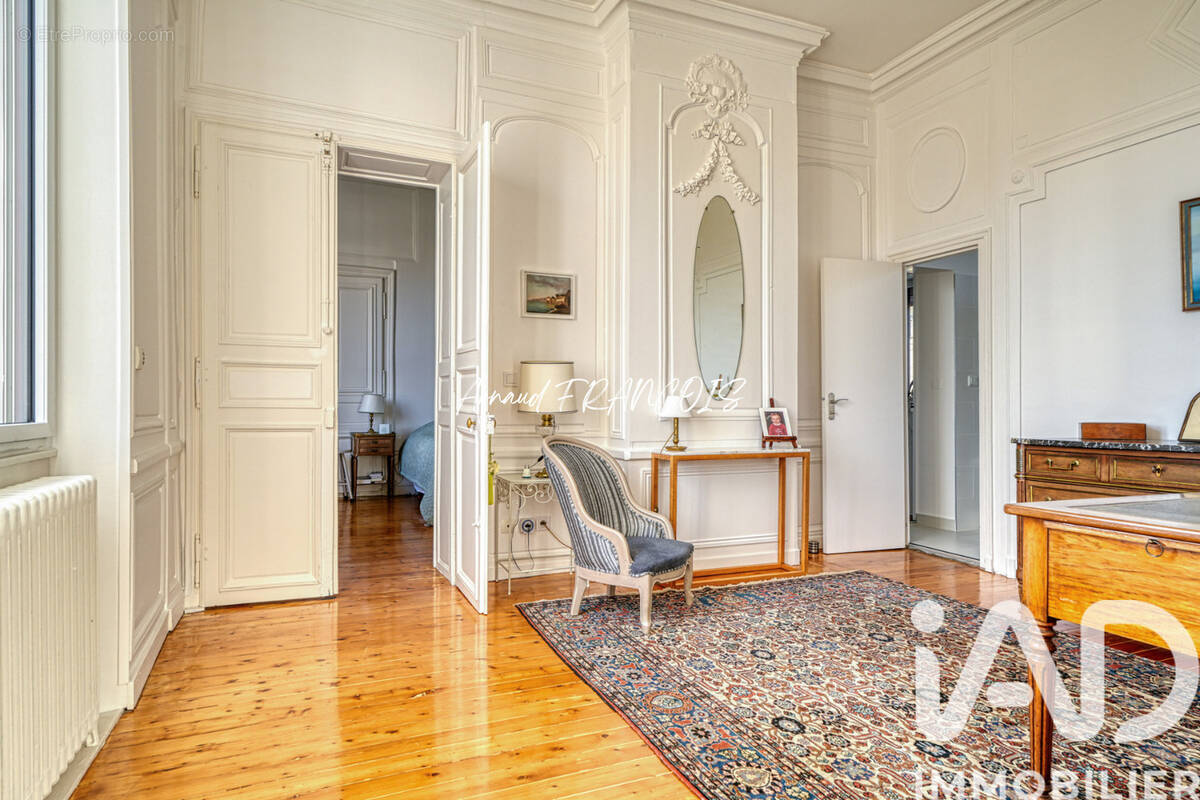 Photo 1 - Maison à CHANTELOUP-LES-VIGNES