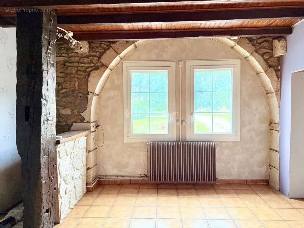 Maison à OUTREMECOURT