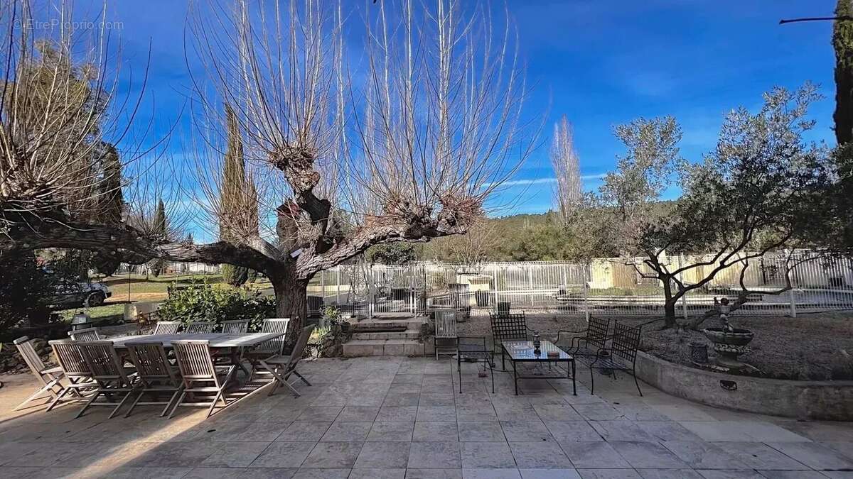 Maison à VILLECROZE