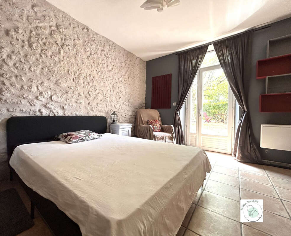 Maison 155 m² à Saint-Ciers-De-Canesse  - photo 8