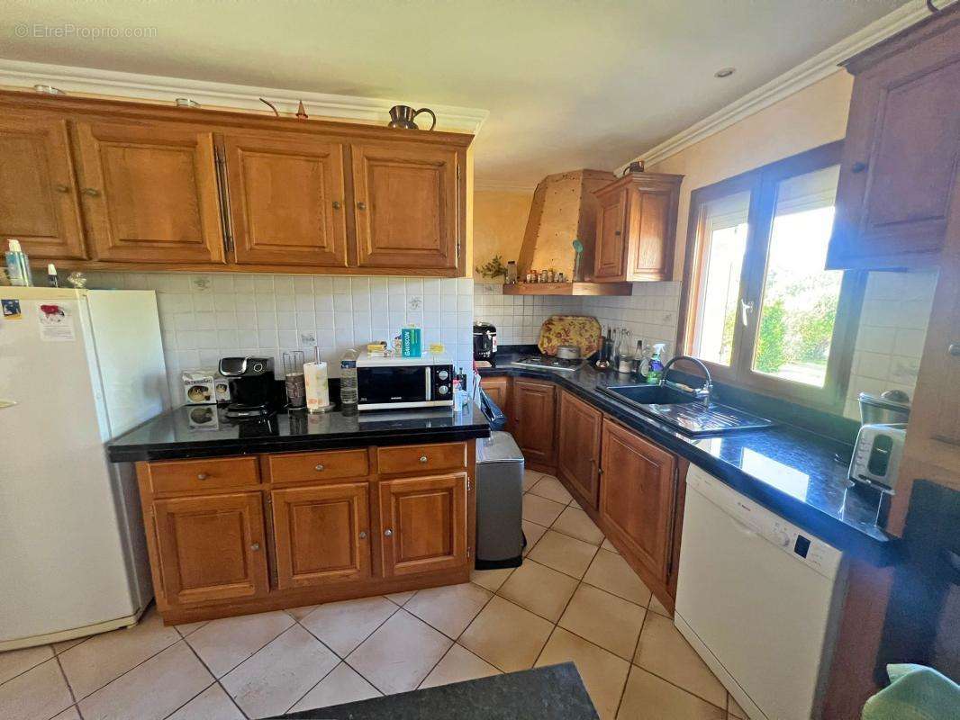 Maison à EGLISE-NEUVE-DE-VERGT