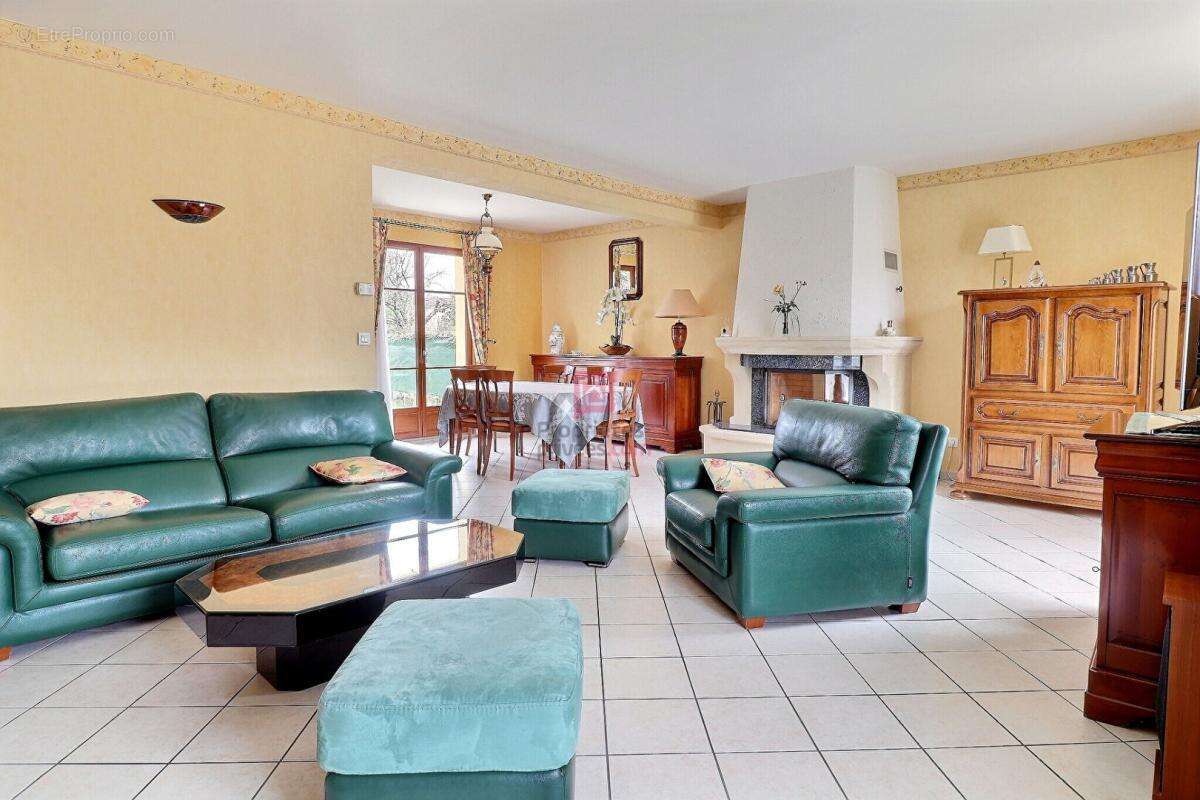 Maison à SAINTE-GENEVIEVE-DES-BOIS