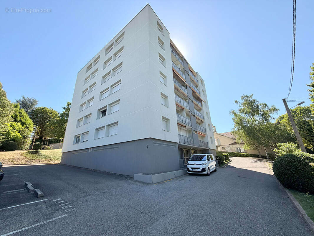 Appartement T4 de 83 m² avec garage et cave - À deux pas du Parc de l'Europe - Saint-Étienne - photo 8