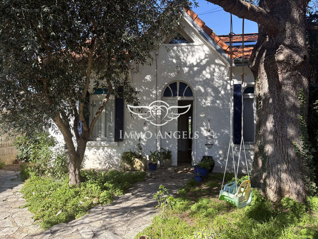 Maison à MAUGUIO