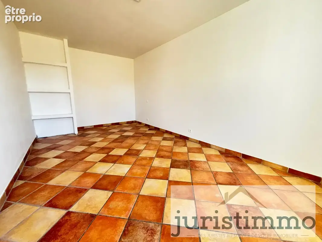 Appartement T2 dans immeuble de charme à Pont-St-Esprit - photo 2