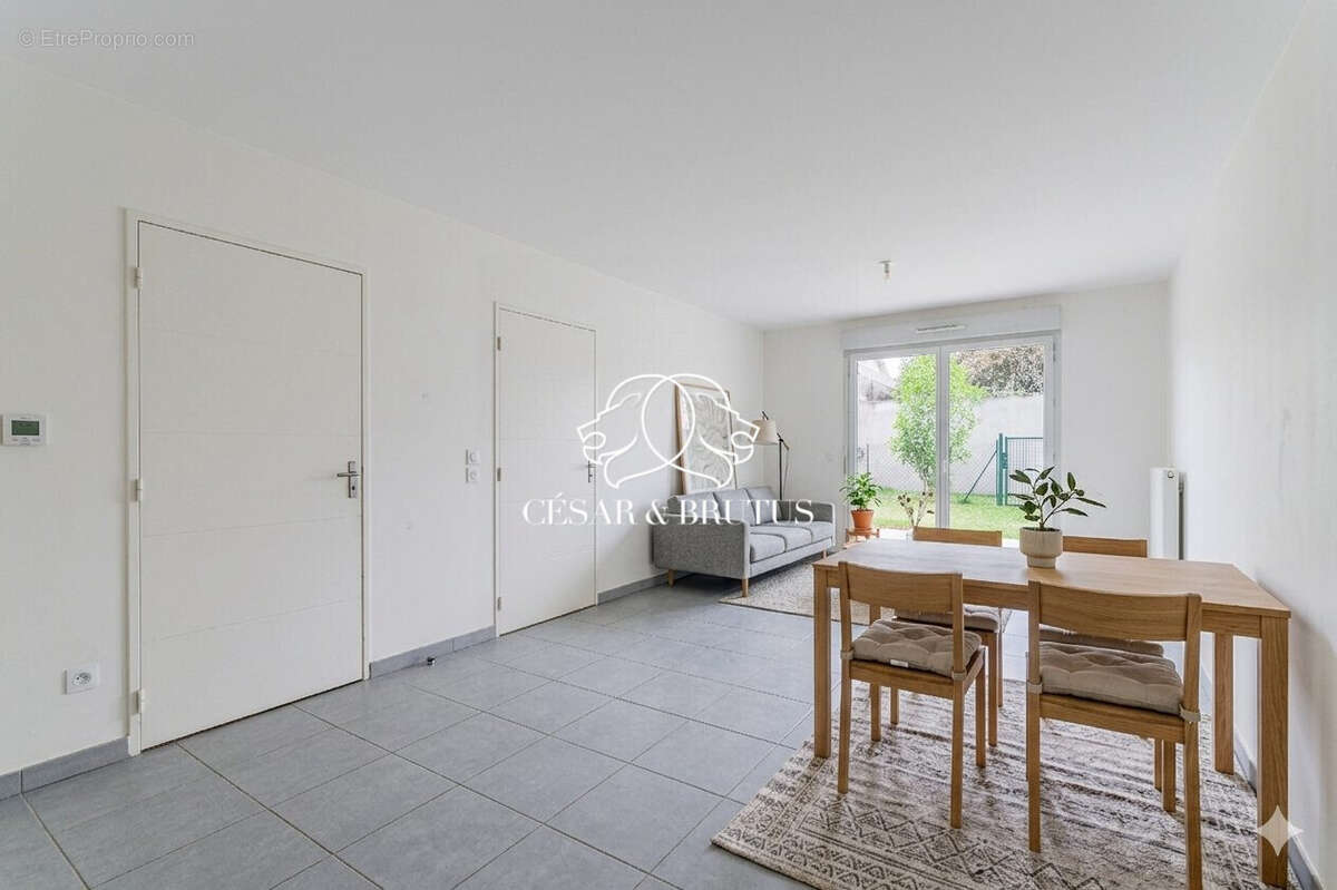 Appartement à MIRIBEL