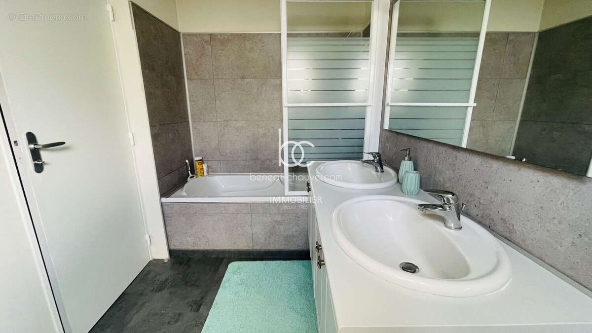 Maison à LE TOUR-DU-PARC