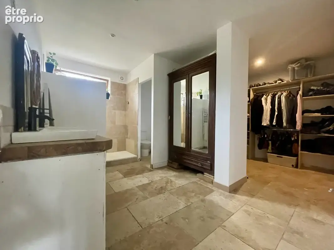 Maison ancienne rénovée avec 4 chambres, dépendances et terrain - photo 15