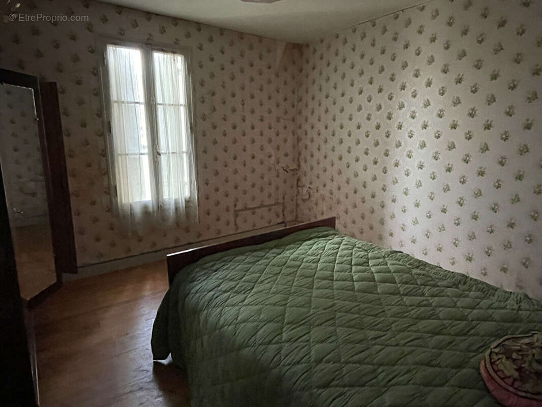 Grande maison en pierre à rénover dans un village prisé - photo 18