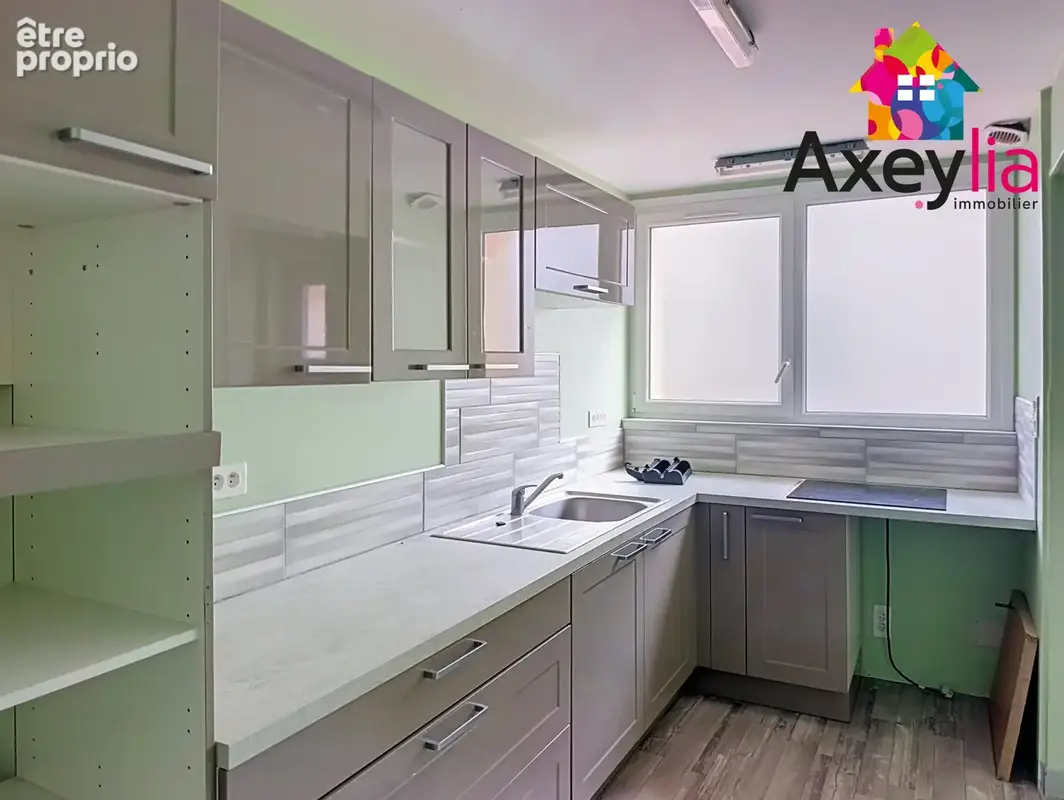 A vendre- renaison centre-  appartement avec terrasse - photo 1