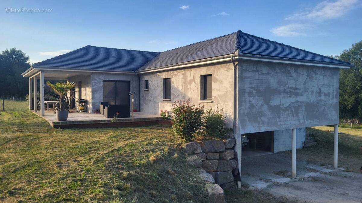 Maison à ROUSSENNAC