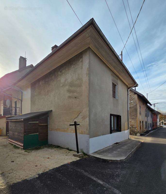 Maison à SAINT-CHRISTOPHE-SUR-GUIERS