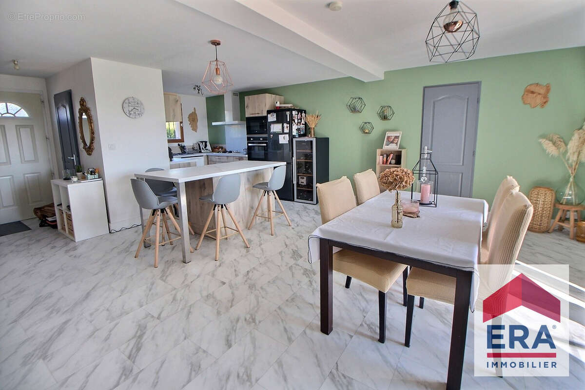 Maison à SUZE-LA-ROUSSE