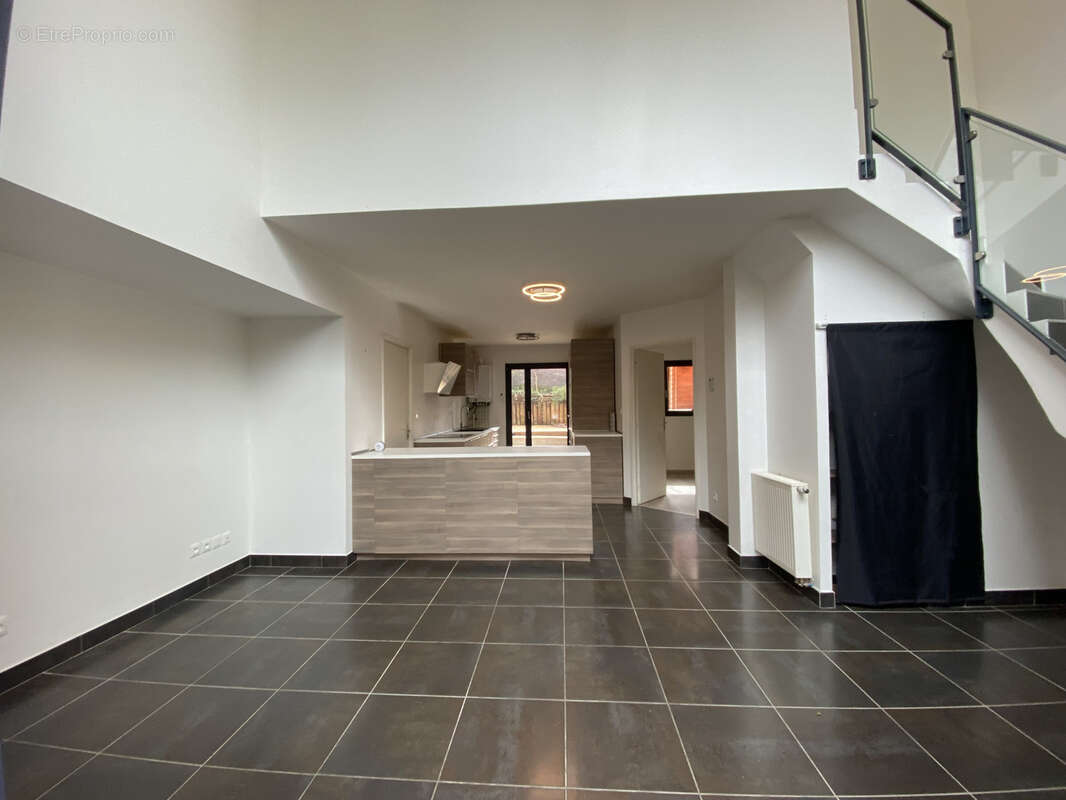 Appartement à CHARBONNIERES-LES-BAINS