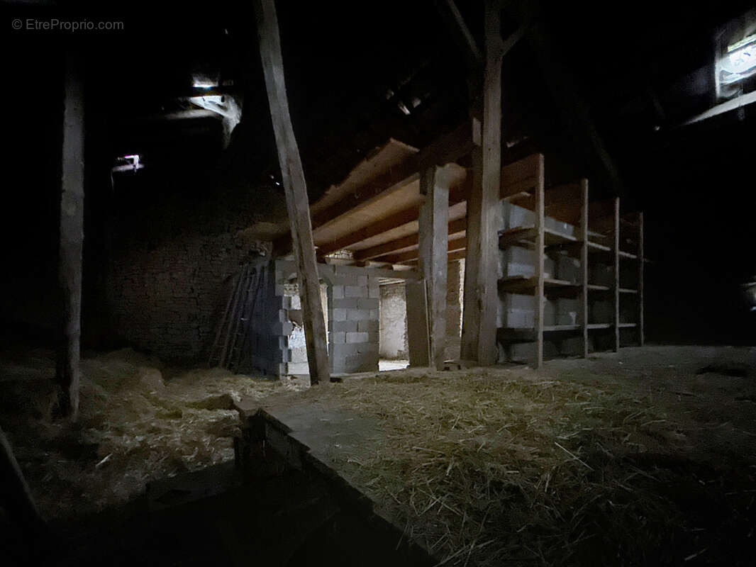 Maison à DOMVALLIER