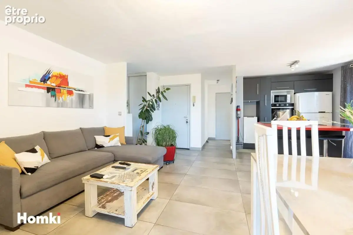 Appartement T3 de 63 m² à Nice 06200, Avenue Sainte-Marguerite - photo 2