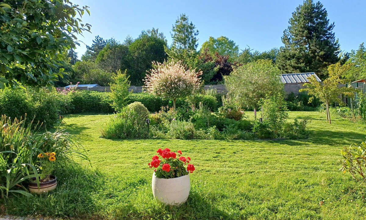 Maison à LA QUEUE-LES-YVELINES