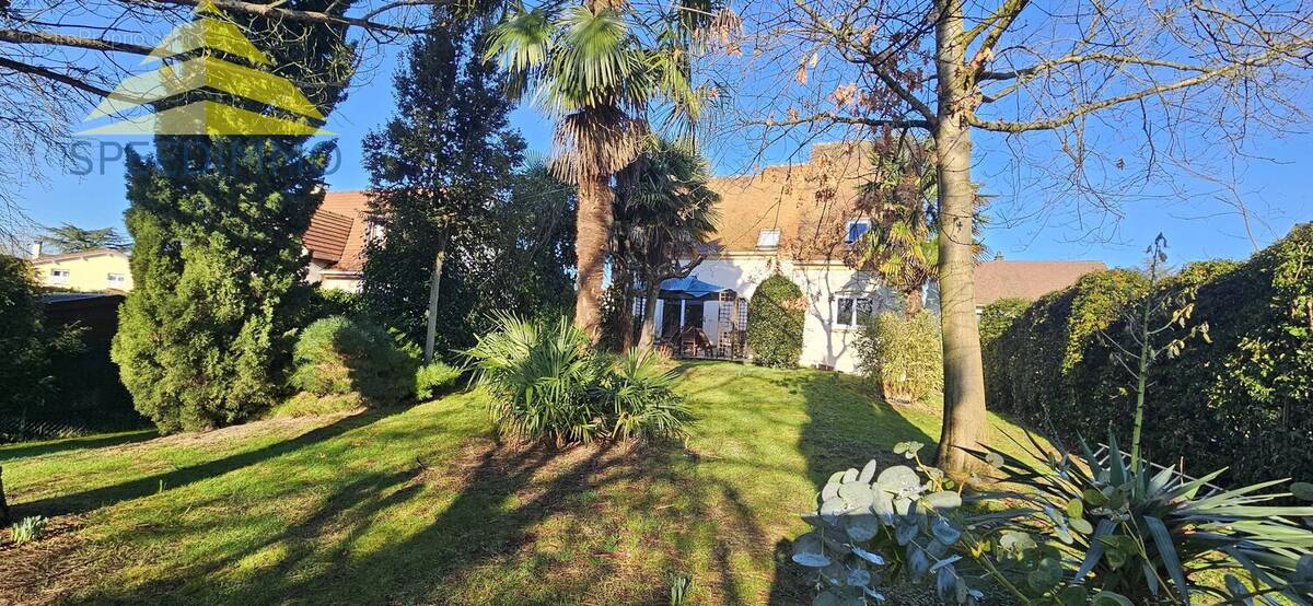 Maison à MANDRES-LES-ROSES