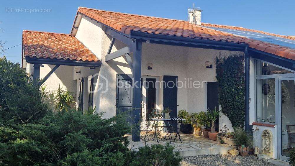 Maison plain pied - 4 chambres - veranda - grand garage - parc arbore - photo 3