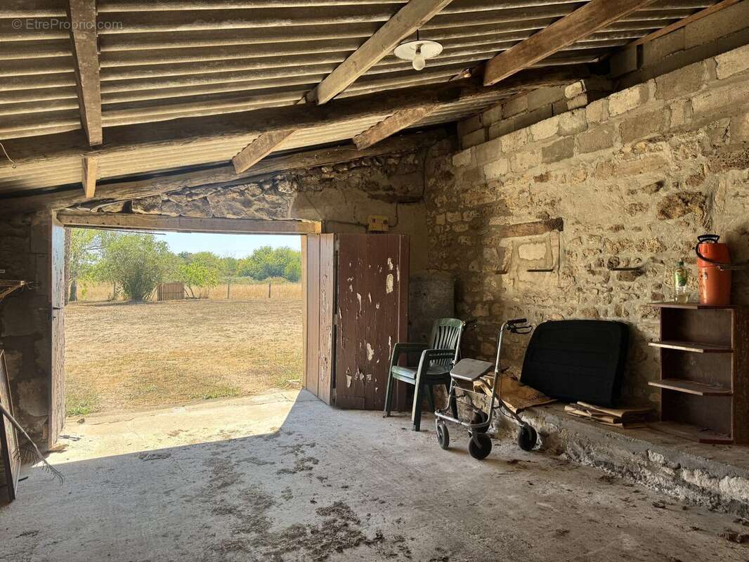 Maison 83 m² à Grezac  - photo 4