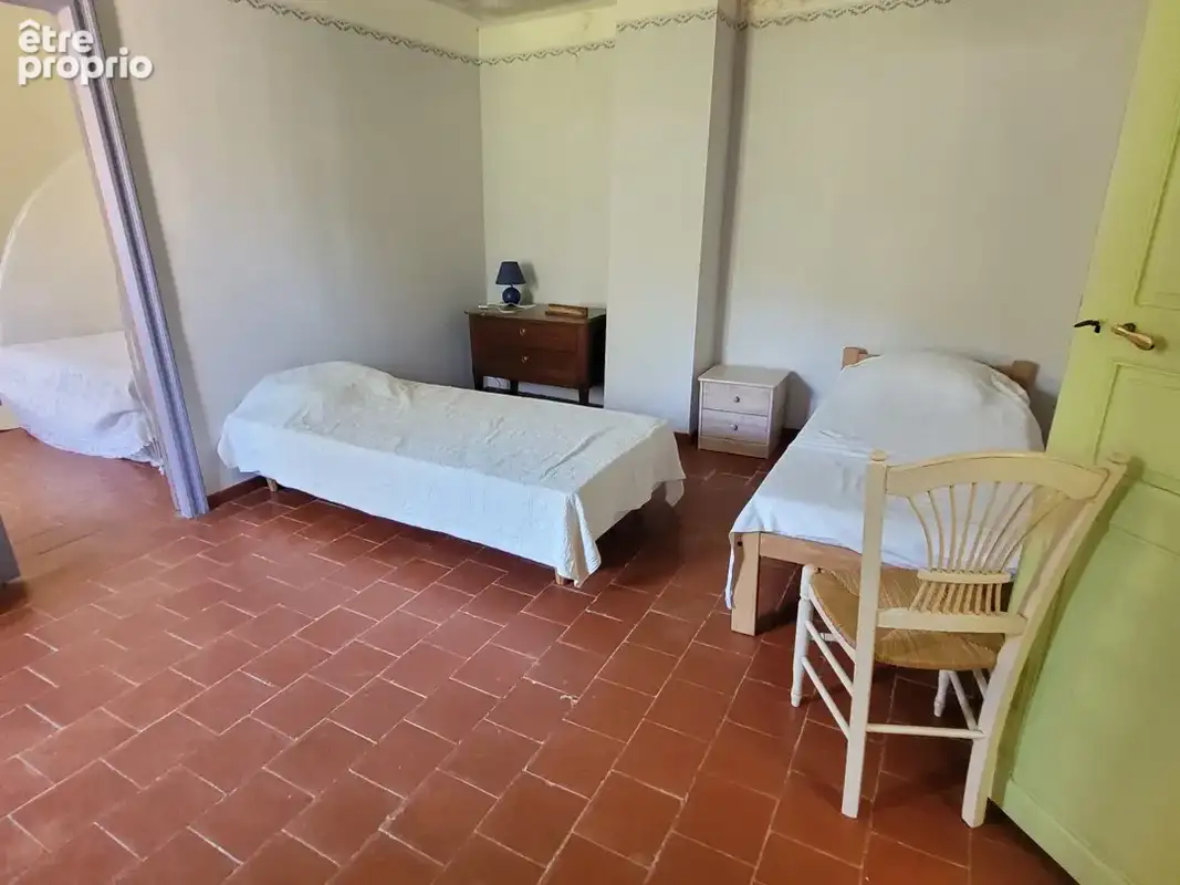 Jolie maison en pierres de 170 m² habitables avec jardin. - photo 13