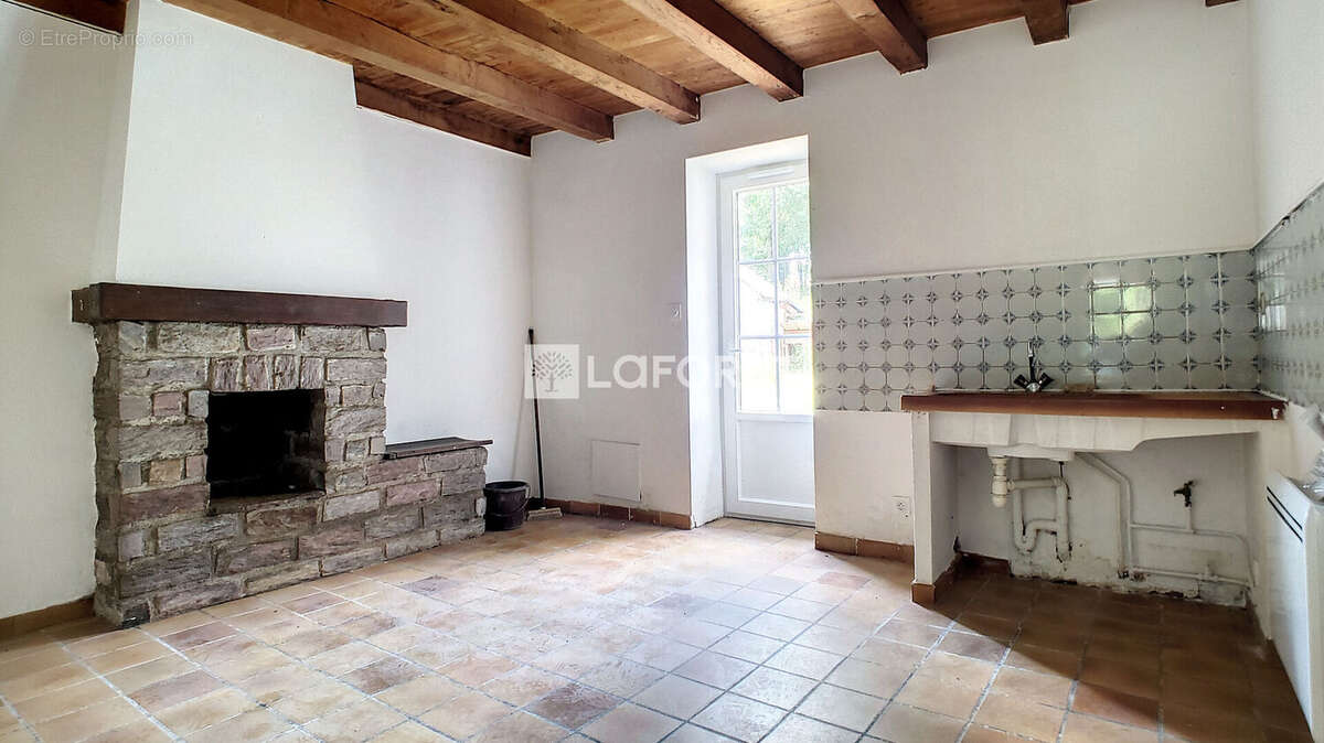 Maison à LA CHAPELLE-DE-BRAIN