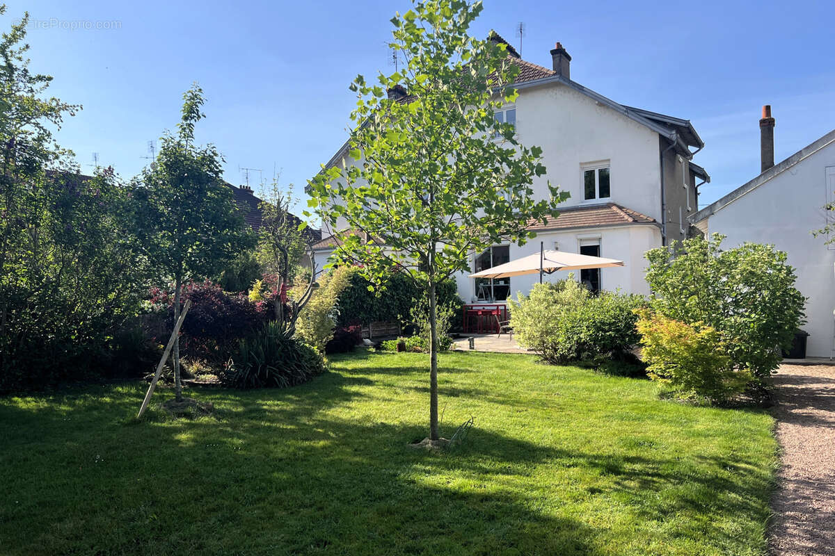 Maison à GUEUGNON