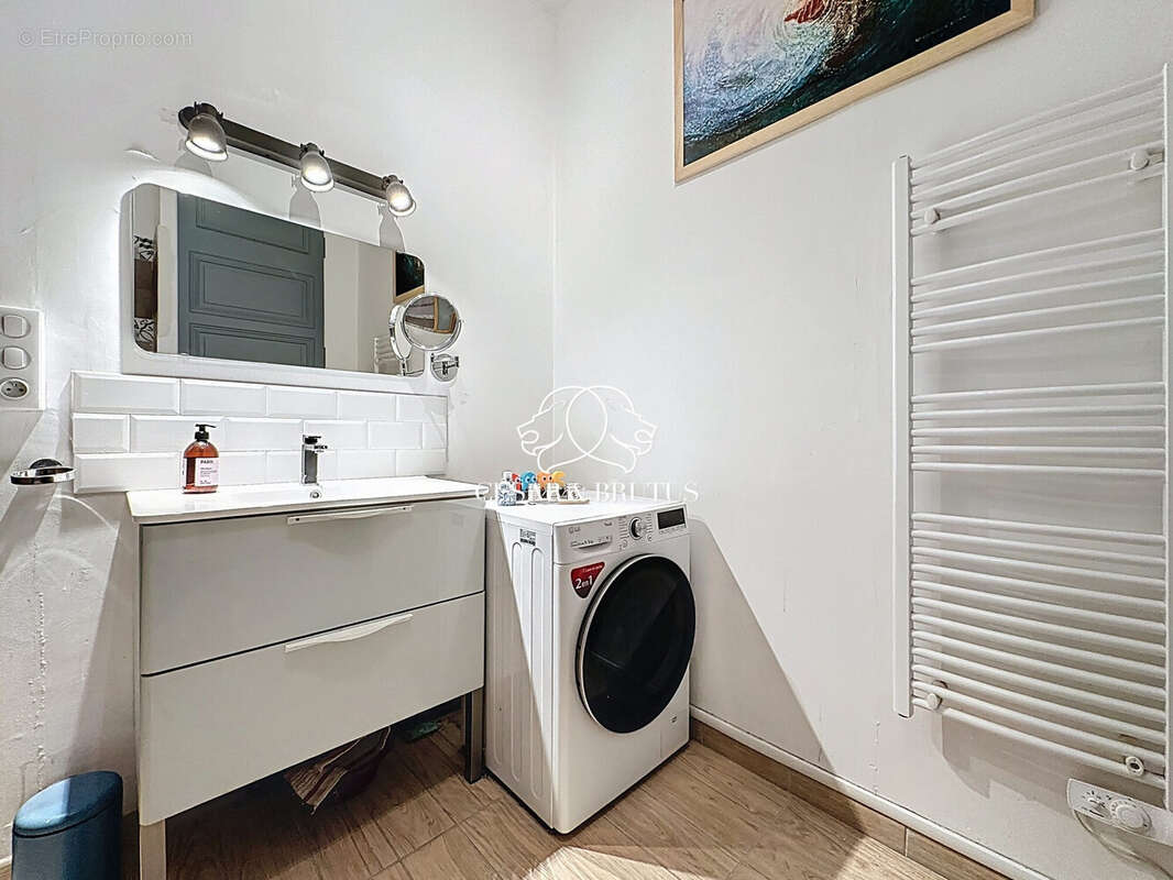 Salle de bains (2) - Appartement à LYON-2E