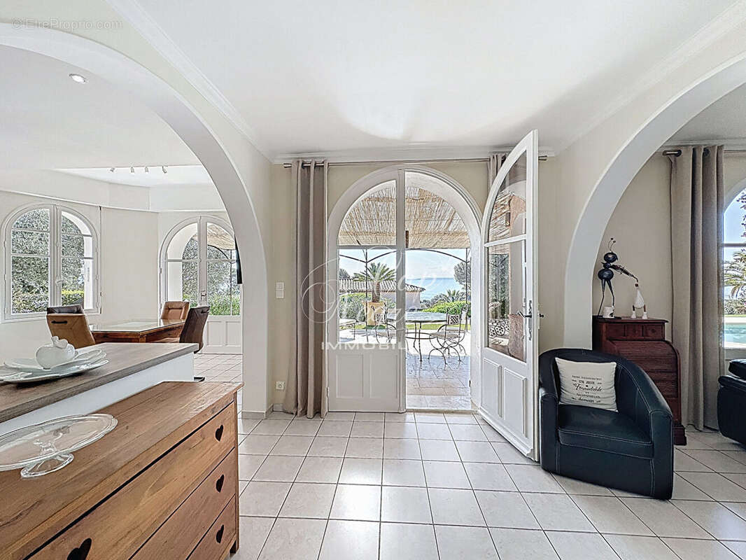 Maison à ROQUEBRUNE-SUR-ARGENS