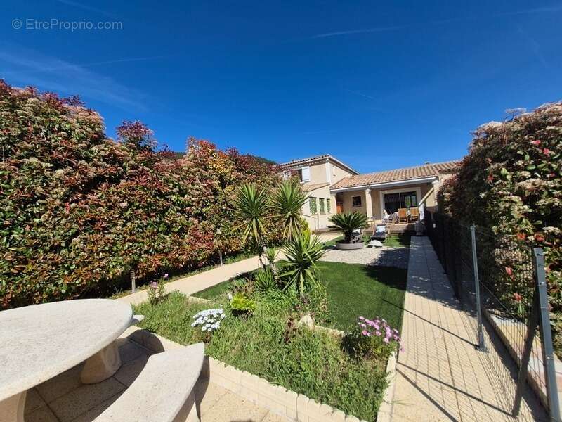 Maison à SOLLIES-VILLE