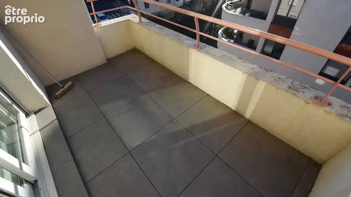 À VENDRE - QUARTIER JEANNE D'ARC - Appartement T5 111,90 m² au dernier étage - photo 5