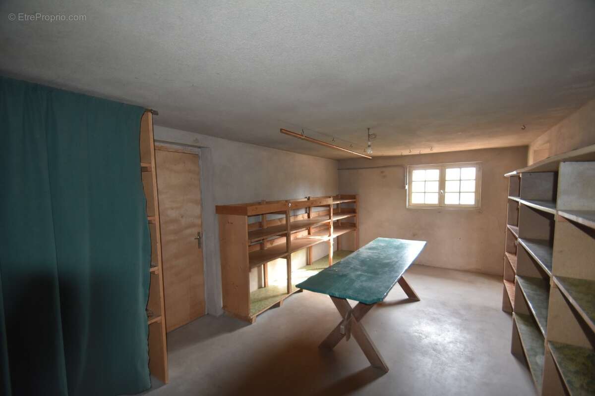 LA CLAYETTE - maison 156m² - avec entrepôt de 210m² sur terrain 3930m² - photo 14