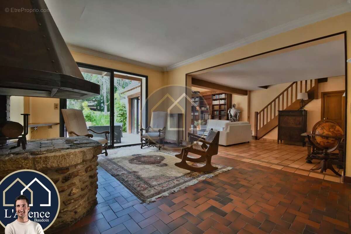 Maison à MONDONVILLE-SAINT-JEAN