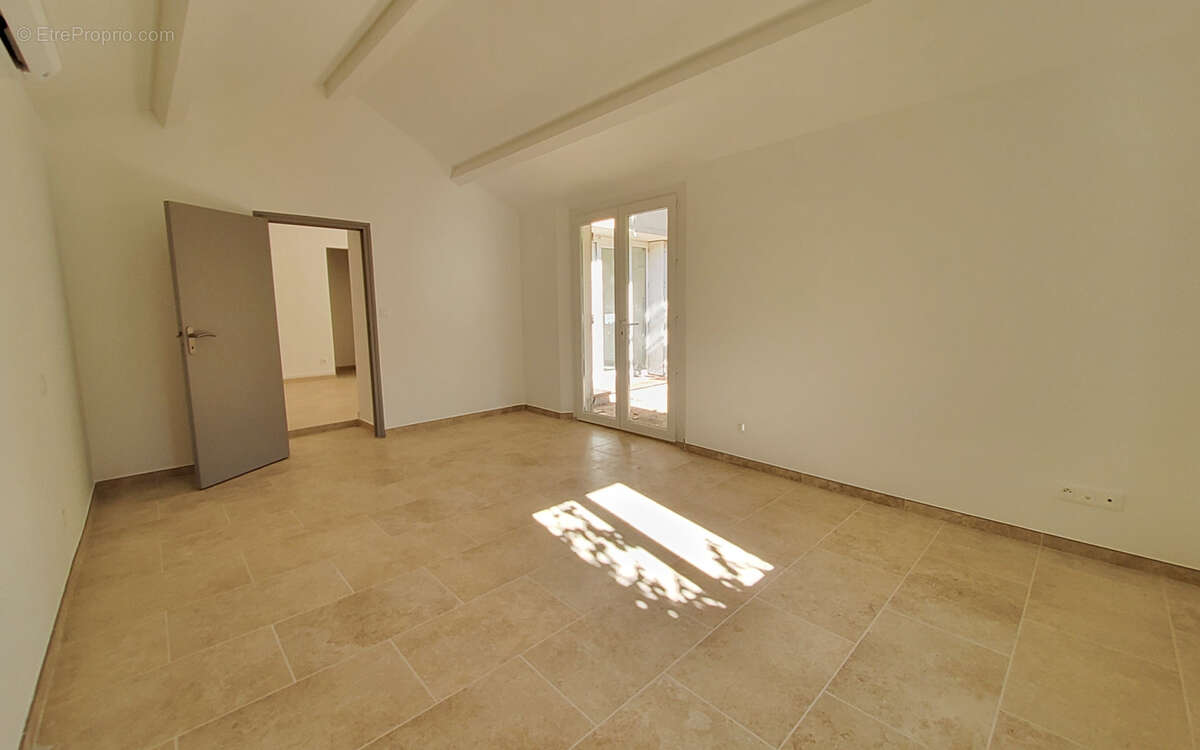 Appartement à CUERS