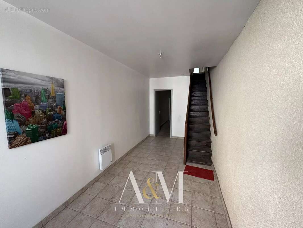Maison de ville centre de La Rochefoucaud - photo 5