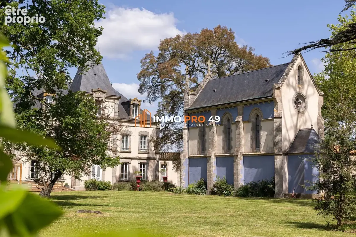 Photo Autres à Beaurepaire au prix de 2 724 000€