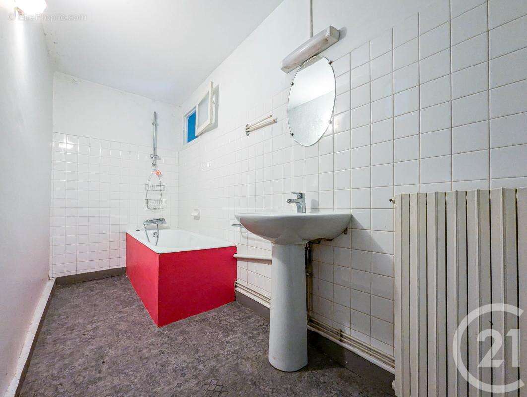 Maison à CHAILLAC-SUR-VIENNE